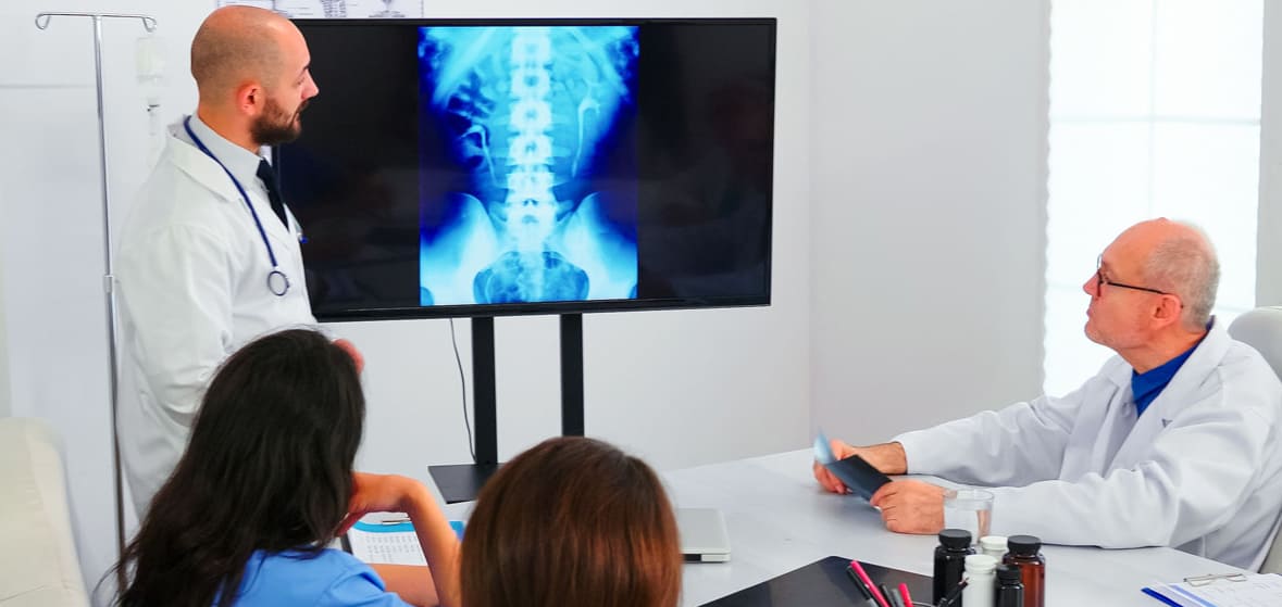 En Clínica Osten, somos un referente en ortopedia infantil en Sevilla